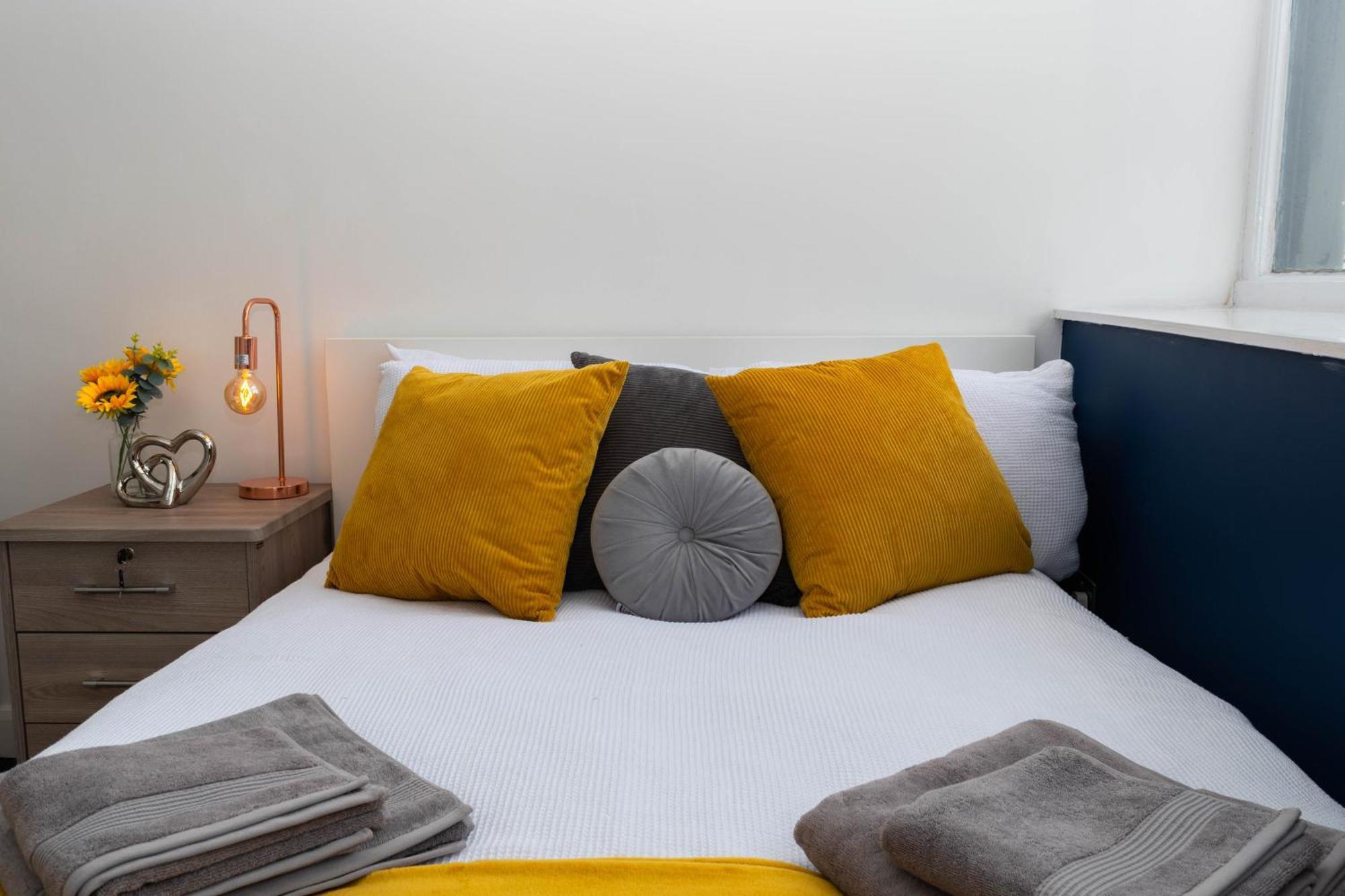 Sky Apartments Bradford  Bilik gambar