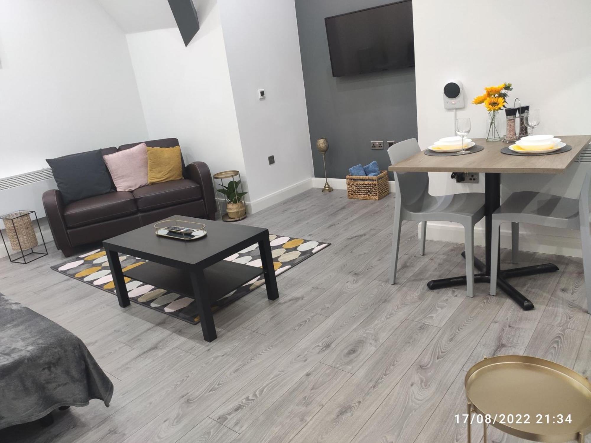Sky Apartments Bradford  Bilik gambar