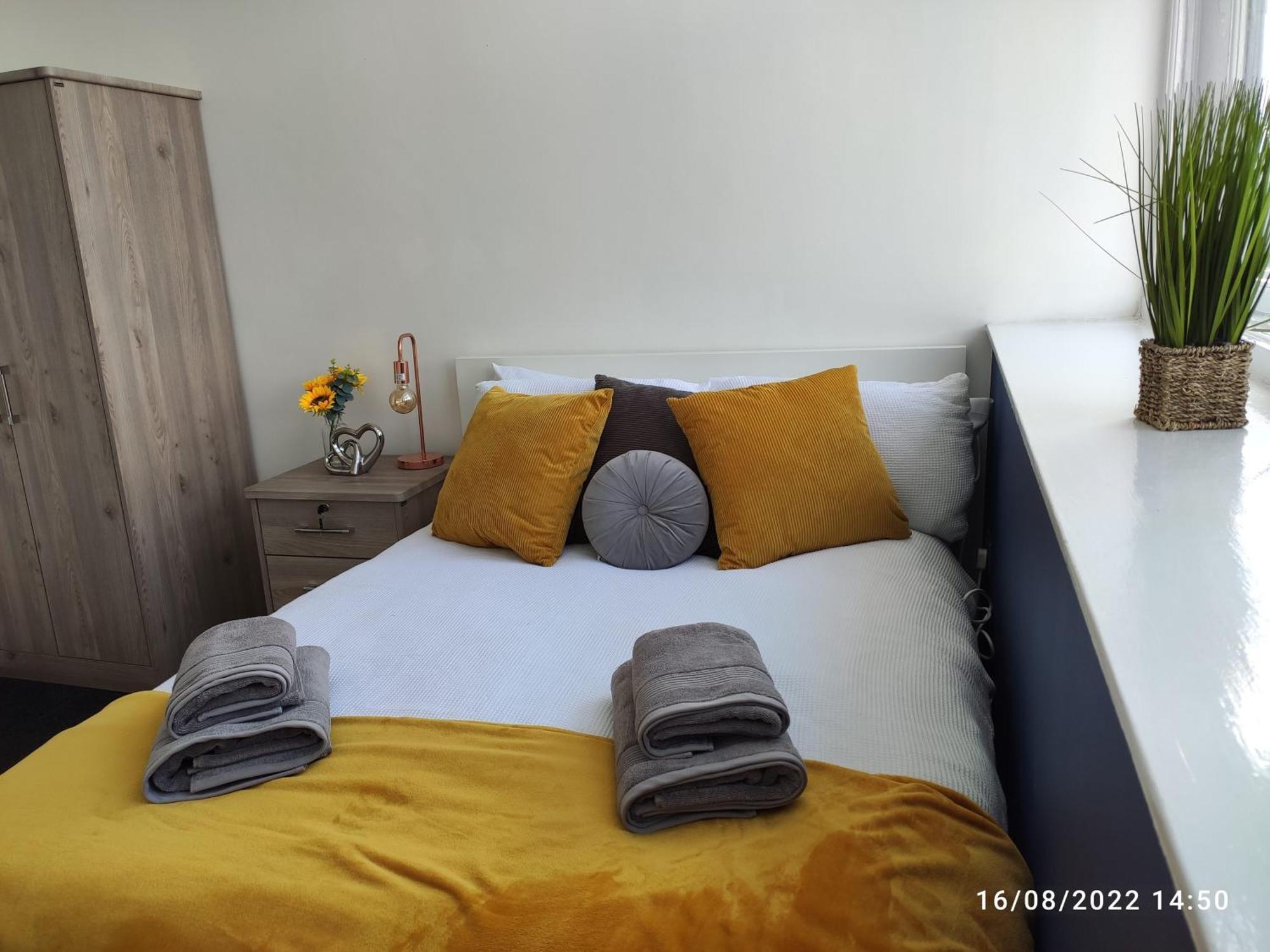 Sky Apartments Bradford  Bilik gambar